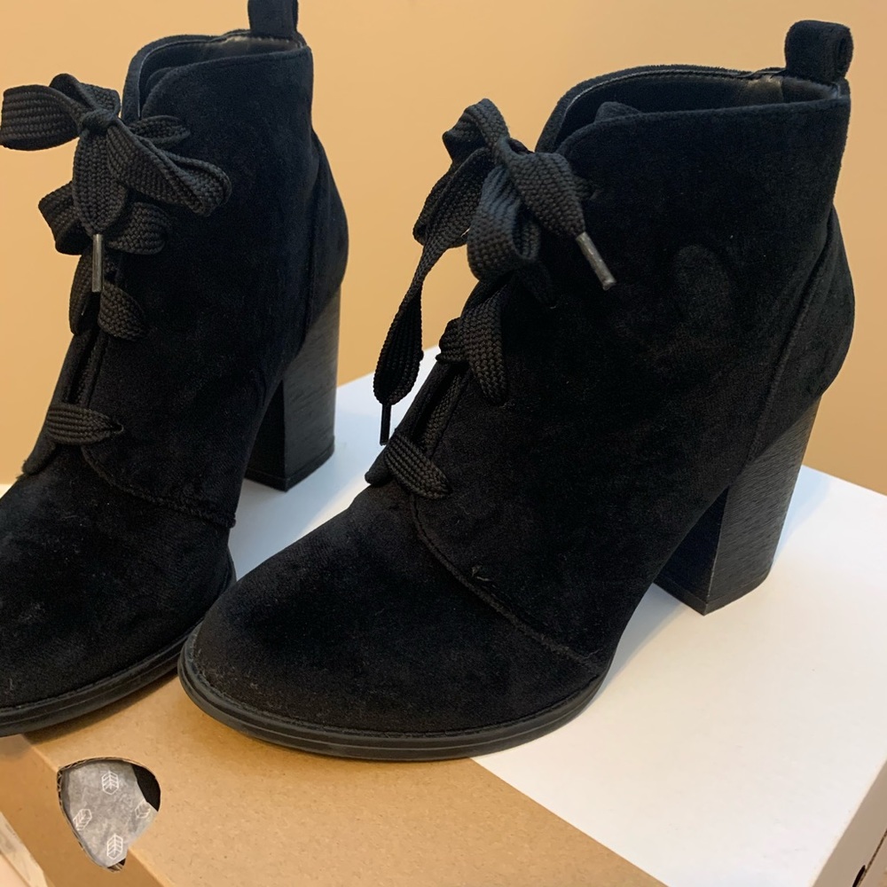 Black booties !!!